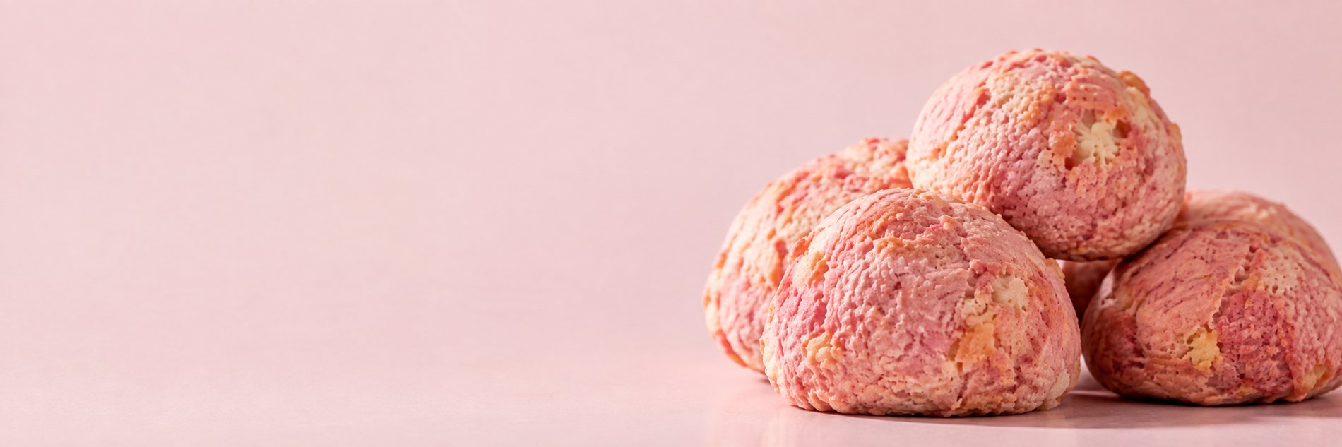 Chipacitos Pura Pink sobre fondo rosa